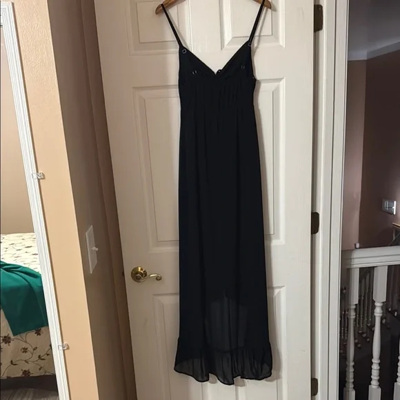 Elegant Black Strapless Dress - Picture 3 of 7